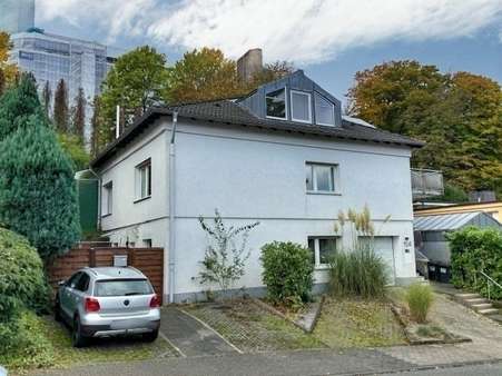 Außenansicht Außenansicht - Zweifamilienhaus in 42119 Wuppertal mit 365m² kaufen