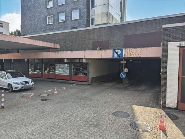 Titelbild Titelbild - Tiefgaragenstellplatz in 42109 Wuppertal mit 0m² kaufen