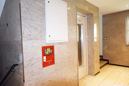 Aufzug - Etagenwohnung in 42117 Wuppertal mit 77m² günstig kaufen