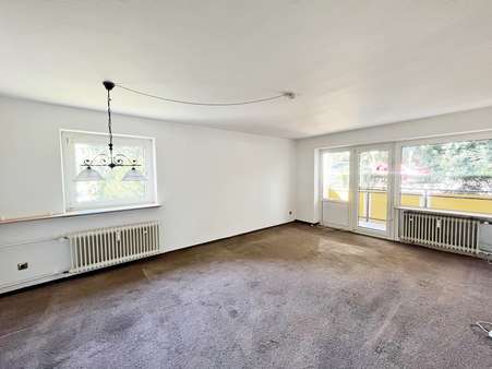 Wohnzimmer - Etagenwohnung in 42117 Wuppertal mit 77m² günstig kaufen