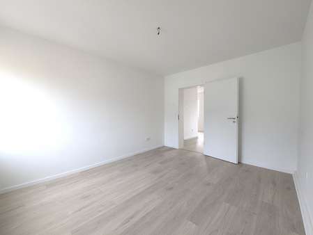 Schlafzimmer Rückansicht - Etagenwohnung in 42389 Wuppertal mit 52m² kaufen