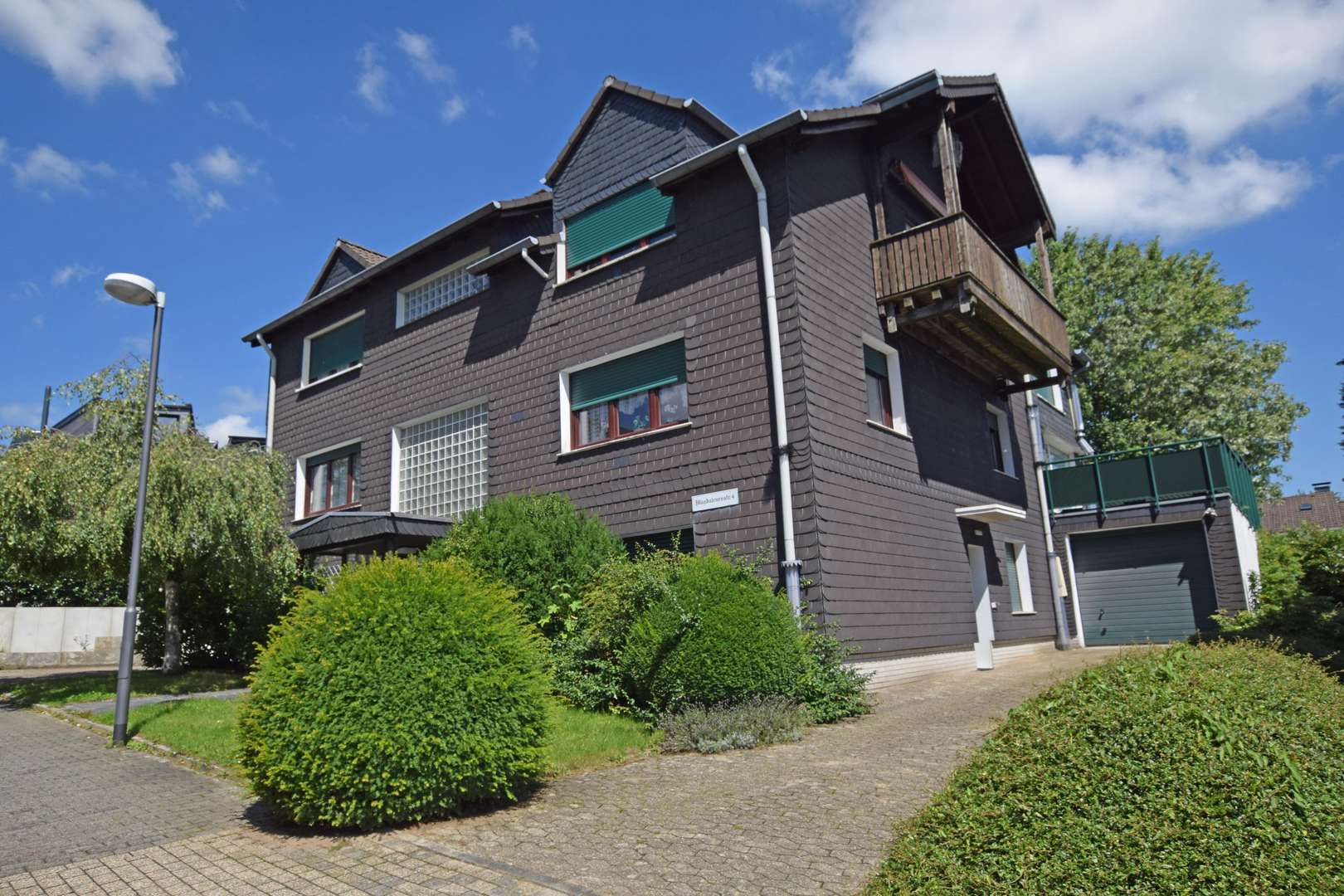 Titelbild - Zweifamilienhaus in 42111 Wuppertal mit 290m² kaufen