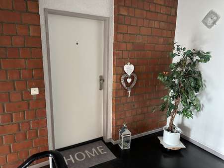 Wohnungstür - Etagenwohnung in 42549 Velbert mit 63m² kaufen