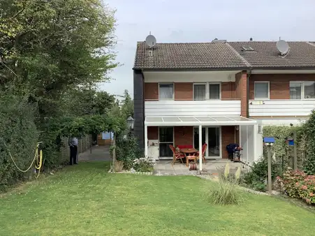 Sehr gepflegtes Reihenendhaus mit Garage und Carport auf schönem Südgrundstück...