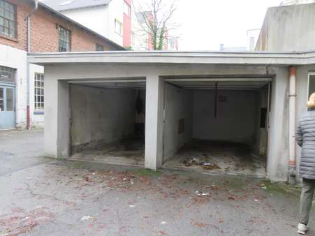 2 Garagen im Hof - Mehrfamilienhaus in 42551 Velbert mit 242m² kaufen