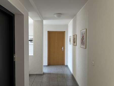 Wohnungseingang 2.OG - Etagenwohnung in 42551 Velbert mit 81m² kaufen