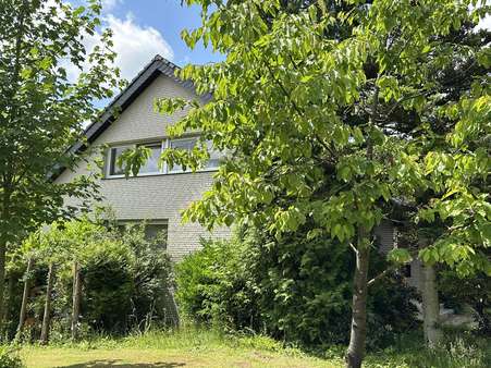 Blick auf den linken Hausgiebel Blick auf den linken Hausgiebel - Zweifamilienhaus in 42549 Velbert mit 209m² kaufen