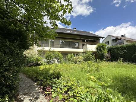 Blick auf die Hausrückseite Blick auf die Hausrückseite - Zweifamilienhaus in 42549 Velbert mit 209m² kaufen