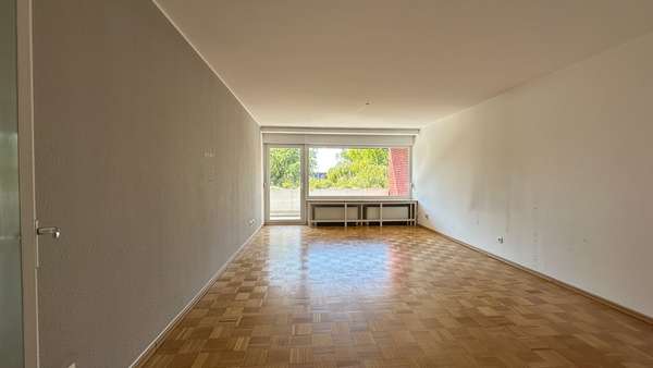 Wohnzimmer - Etagenwohnung in 40885 Ratingen mit 83m² kaufen