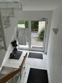 Hauseingang mit Briefkastenanlage - Etagenwohnung in 42551 Velbert mit 82m² kaufen