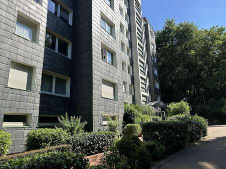 Zuwegung zum Haus. Zuwegung zum Haus. - Etagenwohnung in 42555 Velbert mit 77m² als Kapitalanlage kaufen