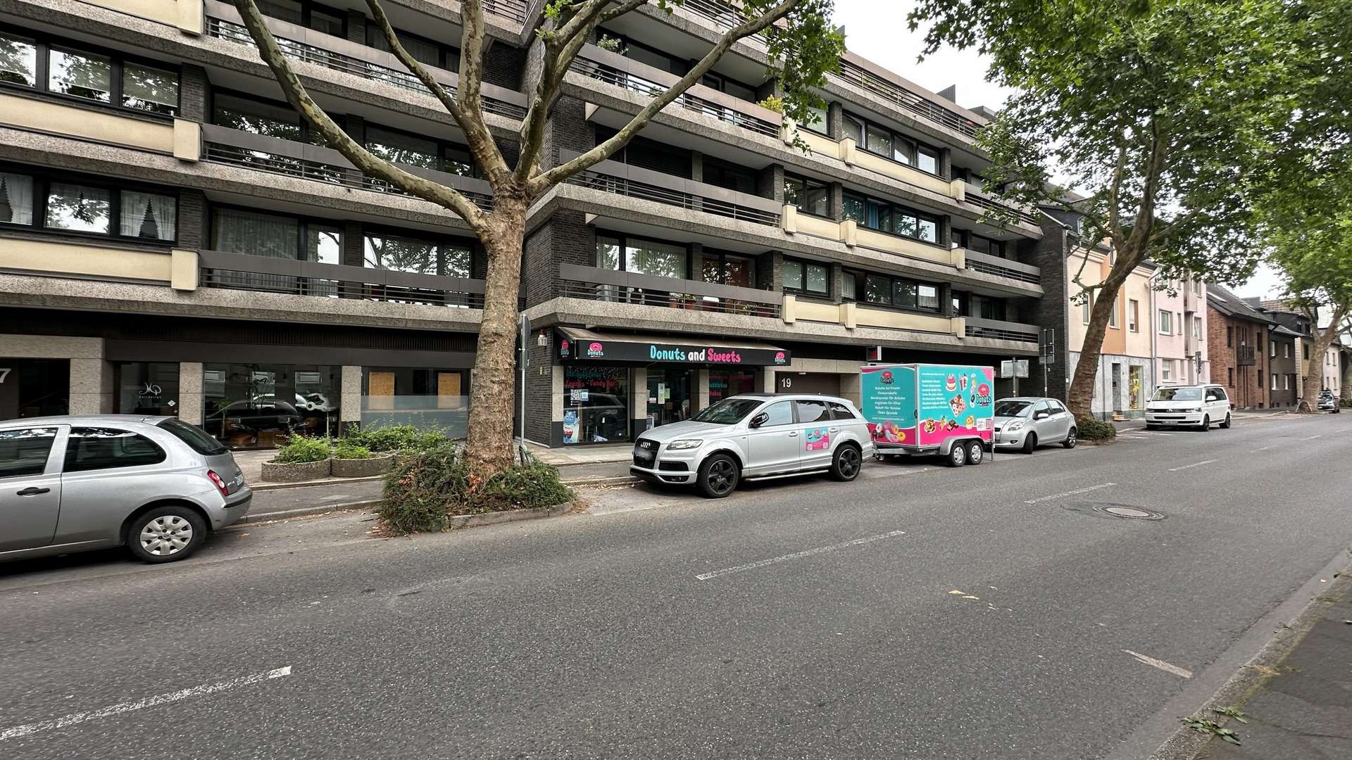 Ansicht Gesamtgebäude Ansicht Gesamtgebäude - Ladenlokal in 40878 Ratingen mit 150m² kaufen