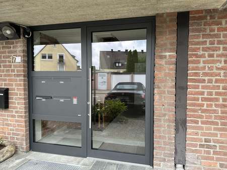 Neue Hauseingangstüre - Willkommen! Neue Hauseingangstüre - Willkommen! - Maisonette-Wohnung in 42553 Velbert mit 134m² kaufen