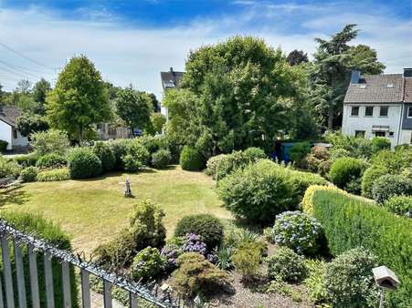 Blick in den Garten Blick in den Garten - Zweifamilienhaus in 40724 Hilden mit 119m² kaufen