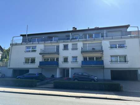 Ansicht von der Straßenseite. - Etagenwohnung in 42553 Velbert mit 107m² kaufen