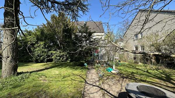 Garten und Rückansicht - Mehrfamilienhaus in 40878 Ratingen mit 184m² kaufen