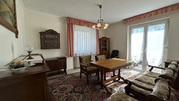 Sanierungsbedürftiges Dreifamilienhaus mit Garage in einer der besten Lagen von Ratingen