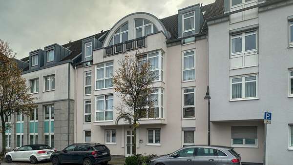 Straßenansicht - Etagenwohnung in 40878 Ratingen mit 78m² kaufen