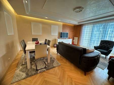 Essbereich im Wohnzimmer Essbereich im Wohnzimmer - Etagenwohnung in 40472 Düsseldorf mit 110m² kaufen