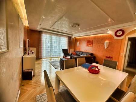 Wohnzimmer Wohnzimmer - Etagenwohnung in 40472 Düsseldorf mit 110m² kaufen