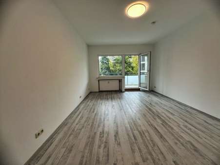 Schlafzimmer mit Balkon Schlafzimmer mit Balkon - Etagenwohnung in 45144 Essen mit 85m² kaufen
