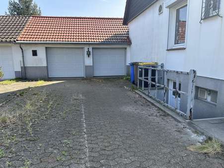 Garagen und Stellplätze - Doppelhaushälfte in 40885 Ratingen mit 132m² kaufen