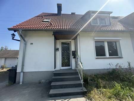 Hauseingang - Doppelhaushälfte in 40885 Ratingen mit 132m² kaufen