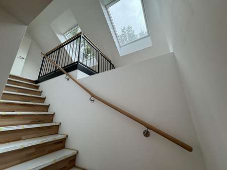 Treppe zum Spitzboden - Maisonette-Wohnung in 40724 Hilden mit 118m² kaufen
