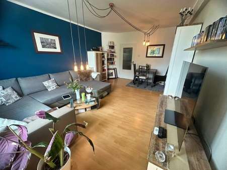 Wohnzimmer - Etagenwohnung in 40237 Düsseldorf mit 81m² kaufen