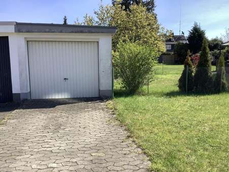 Garage mit Stellplatz - Doppelhaushälfte in 40885 Ratingen mit 117m² kaufen
