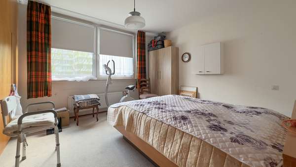 Schlafzimmer - Etagenwohnung in 40880 Ratingen mit 78m² kaufen