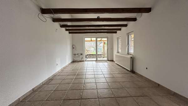 Wohnzimmer mit Zugang zur Terrasse - Reihenendhaus in 40489 Düsseldorf mit 122m² kaufen