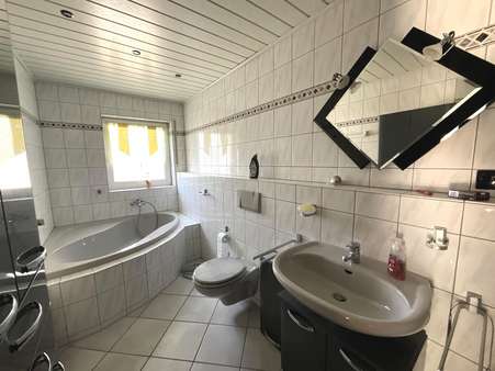 Badezimmer Badezimmer - Maisonette-Wohnung in 42899 Remscheid mit 90m² kaufen