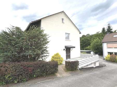 Eingang mit großer Terrasse Eingang mit großer Terrasse - Doppelhaushälfte in 42899 Remscheid mit 125m² kaufen
