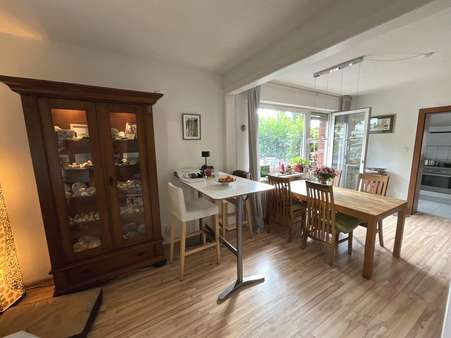 Wohn-Essbereich Altbau Wohn-Essbereich Altbau - Zweifamilienhaus in 42897 Remscheid mit 222m² kaufen