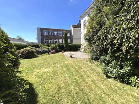 Gartenansicht - Zweifamilienhaus in 42857 Remscheid mit 170m² kaufen