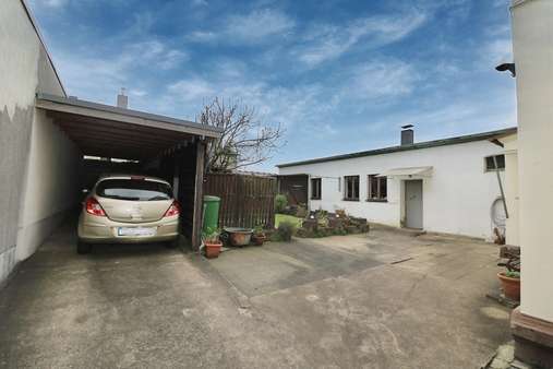 Anbau/Carport/Innenhof - Mehrfamilienhaus in 42655 Solingen mit 187m² kaufen