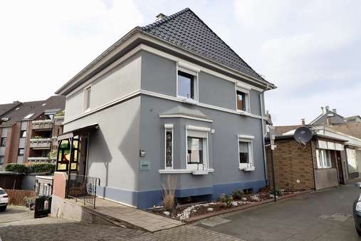 Hauseingang - Einfamilienhaus in 42657 Solingen mit 147m² kaufen