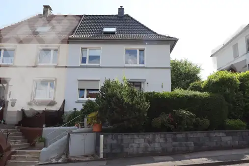 Eine Wohlfühloase für die Familie. Modernisierte Doppelhaushälfte mit Garten in guter Wohnlage