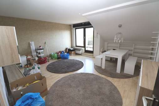 Wohnzimmer Wohnzimmer - Dachgeschosswohnung in 40724 Hilden mit 68m² kaufen
