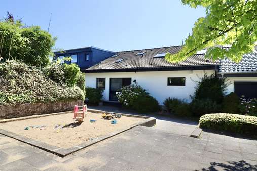 Vorderansicht - Einfamilienhaus in 42651 Solingen mit 150m² kaufen