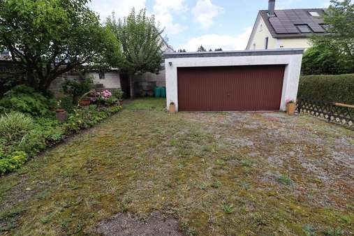 Garage/Garten - Mehrfamilienhaus in 42657 Solingen mit 199m² kaufen