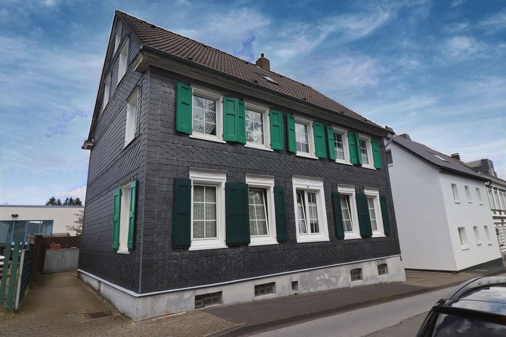 Vorderansicht - Mehrfamilienhaus in 42657 Solingen mit 199m² kaufen