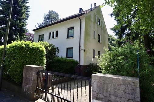 Straßenansicht Straßenansicht - Zweifamilienhaus in 42655 Solingen mit 198m² kaufen