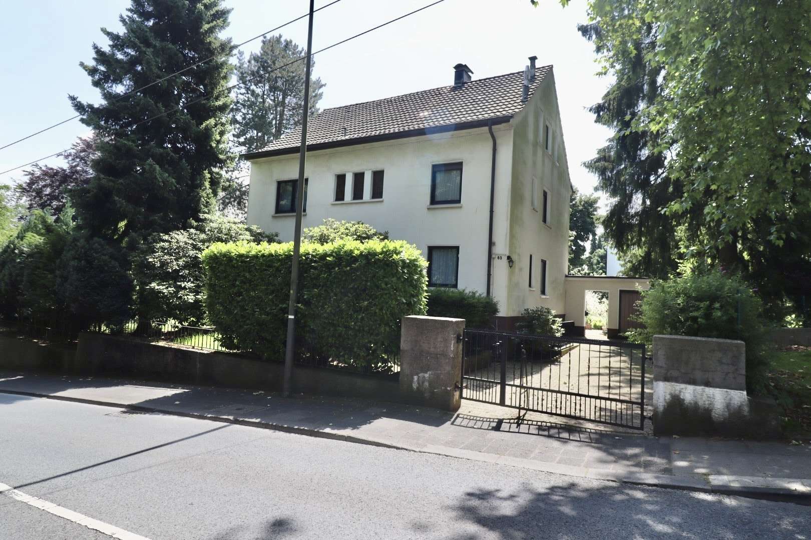 Straßenansicht Straßenansicht - Zweifamilienhaus in 42655 Solingen mit 198m² kaufen