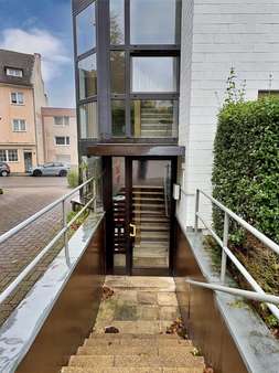 Hauseingang Hauseingang - Etagenwohnung in 42853 Remscheid mit 86m² kaufen