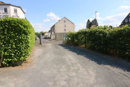 Einfahrt - Einfamilienhaus in 42655 Solingen mit 173m² kaufen