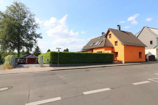 Vorderansicht - Einfamilienhaus in 42655 Solingen mit 173m² kaufen