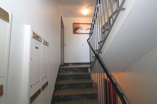 Treppenhaus - Etagenwohnung in 42655 Solingen mit 53m² günstig kaufen