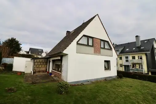 Perfekt für Familien: Ruhig gelegenes Einfamilienhaus mit Garage und Sonnengarten am Bärenloch!